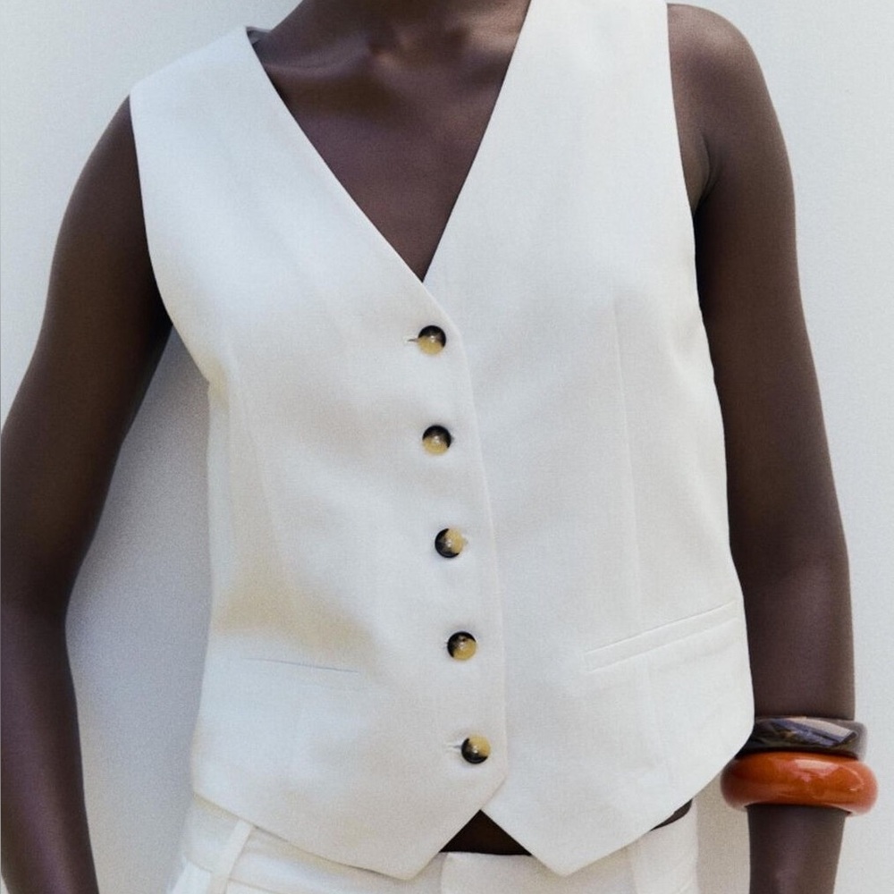 NWT - ZARA - ECRU White Linen V-Neck Button Top